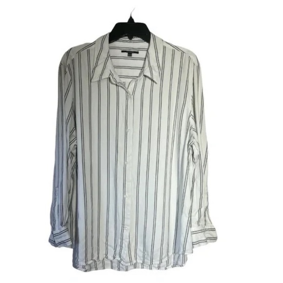 Tahari button down blouse - Picture 3 of 5